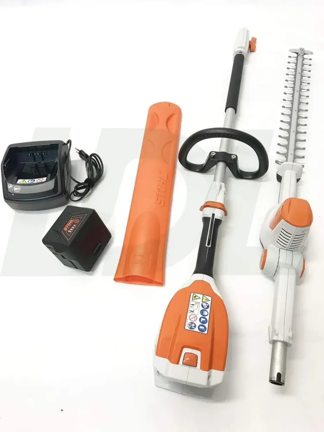 Stihl Tagliasiepi HLA 56 con Batteria AK 20 e Caricatore